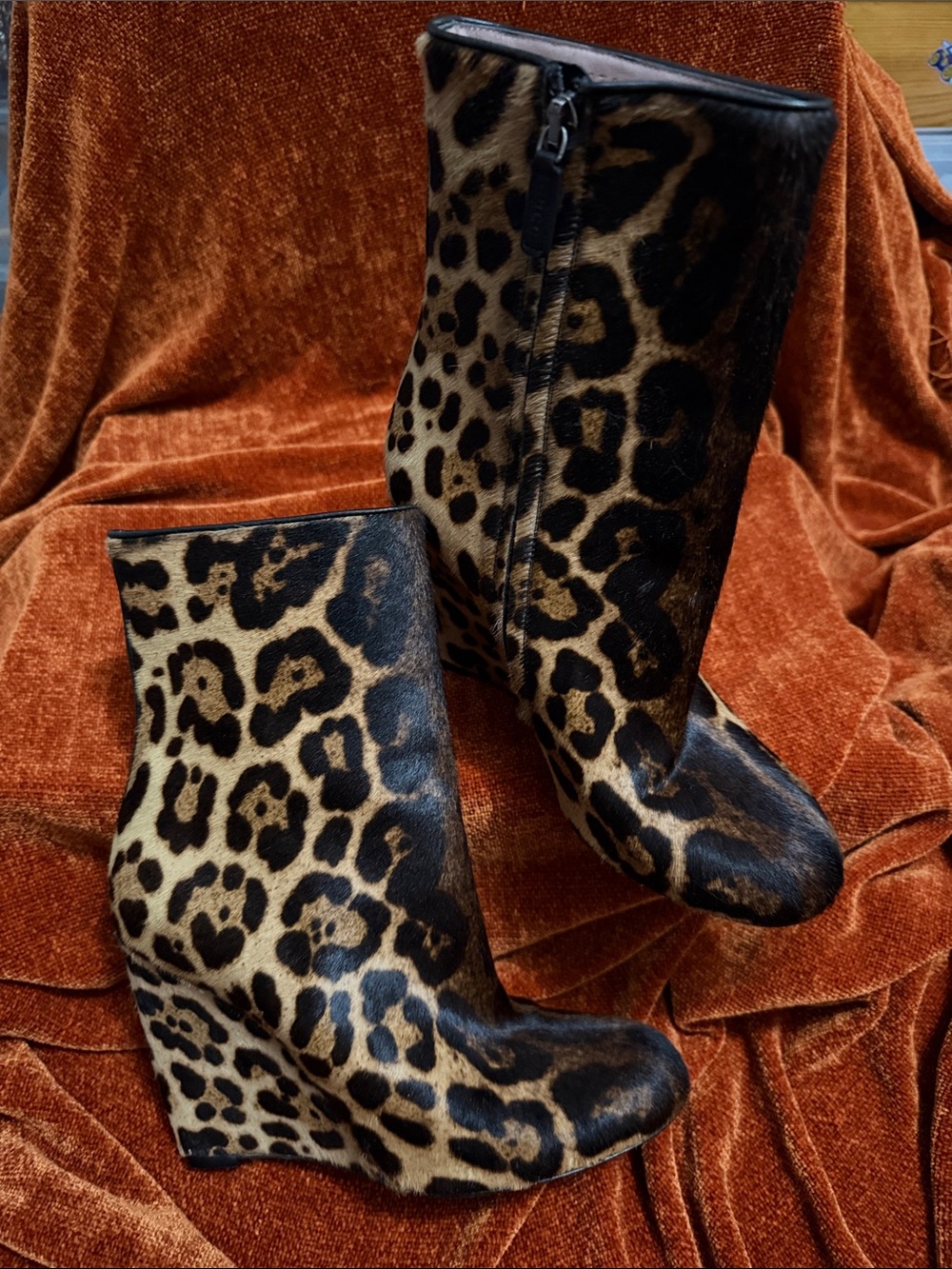 Gucci | Leopard Print Wedge Ankle Boots in Black and Brown Calf Hair | 38 - Picture 3 of 12